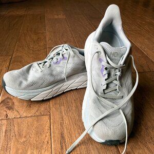 Hoka One One Arahi 6 Running/Walking Shoe | Harbor Mist Silver | Size 9.5 Wide